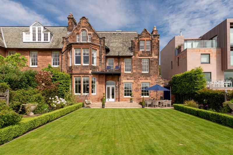 Esta lujosa casa adosada fue una vez una residencia de estudiantes de la Edinburgh Academy